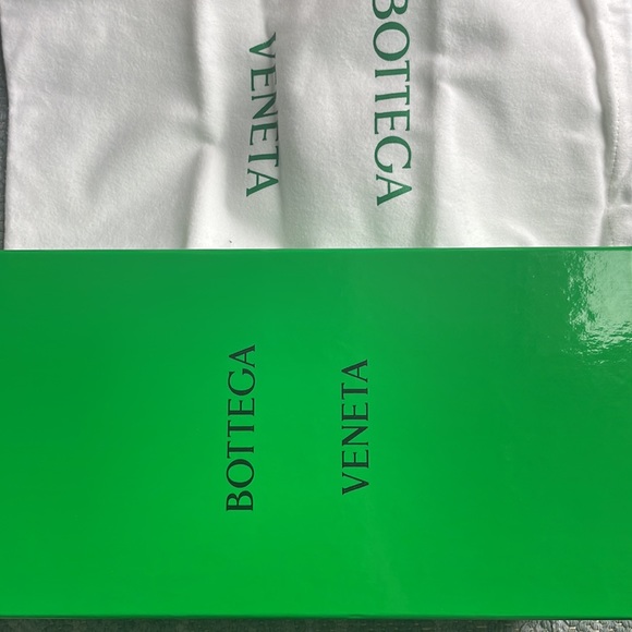 Padded Flat Bottega Sandals - Picture 6 of 6